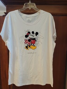 Disney Parks Authentic Mickey & Minnie Mouse White Graphic Women's Shirt Size 1X